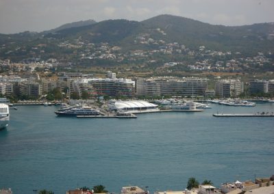 Cubierta de terrazas exteriores Club Lío-Pachá | Santiago Bermejo Oroz - Arquitecto