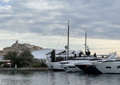 Cubierta de terrazas exteriores Club Lío-Pachá | Santiago Bermejo Oroz - Arquitecto