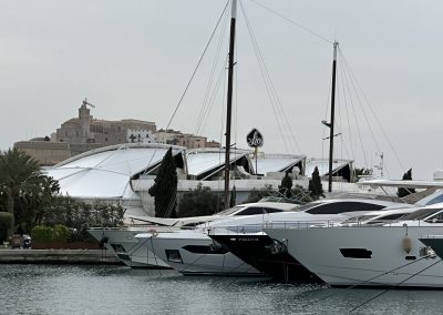 Cubierta de terrazas exteriores Club Lío-Pachá | Santiago Bermejo Oroz - Arquitecto