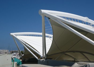 Cubierta de terrazas exteriores Club Lío-Pachá | Santiago Bermejo Oroz - Arquitecto
