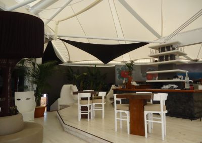 Cubierta de terrazas exteriores Club Lío-Pachá | Santiago Bermejo Oroz - Arquitecto