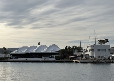 Cubierta de terrazas exteriores Club Lío-Pachá | Santiago Bermejo Oroz - Arquitecto